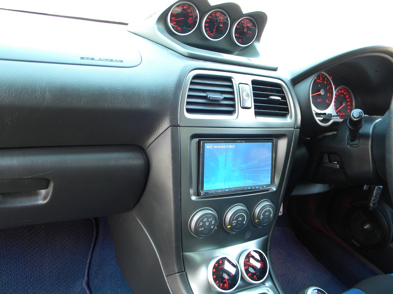 Установка головного устройства на Subaru Impreza в магазине автозвука и аксессуаров kSize.ru