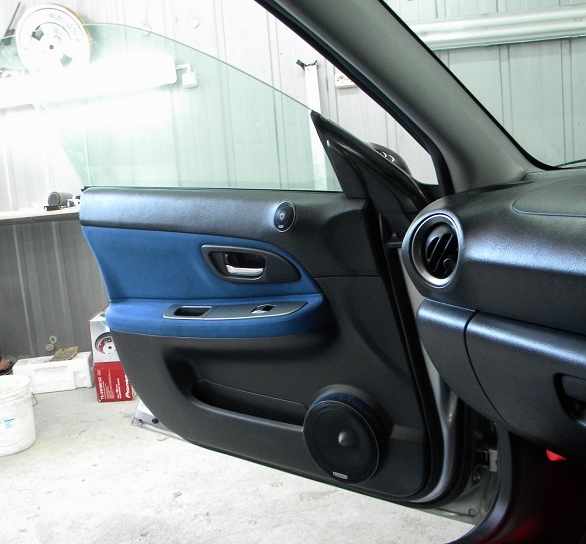 Установка акустики дверные подиумы Subaru Impreza в магазине автозвука и аксессуаров kSize.ru