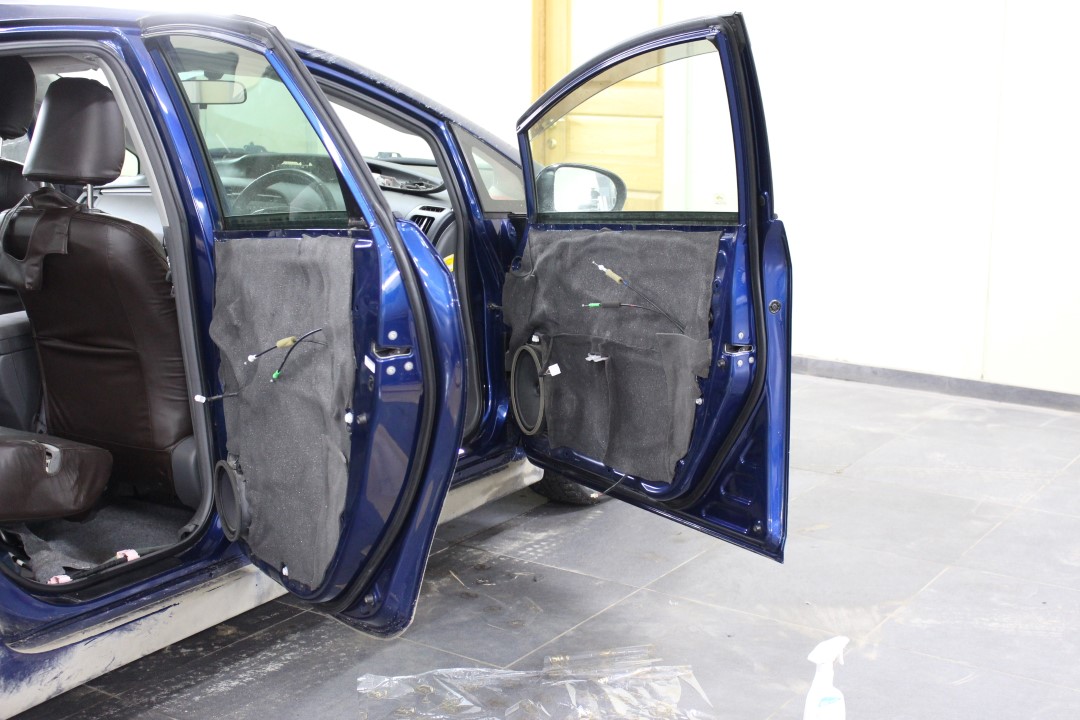 Шумоизоляция дверей Toyota Prius 30 в магазине автозвука и аксессуаров kSize.ru