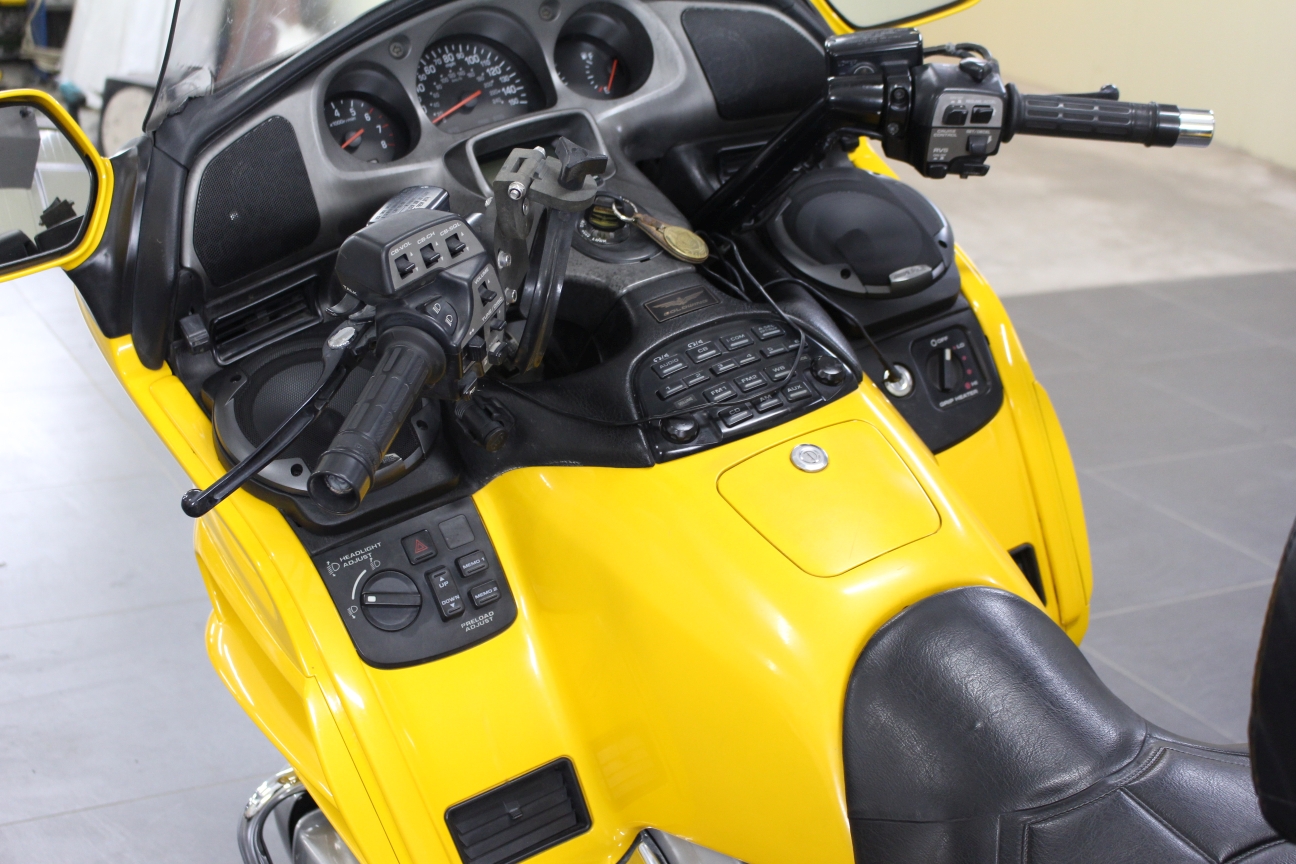 Передняя акустика  Honda GL 1800 GoldWing : интернет магазин автозвука и аксессуаров kSize.ru
