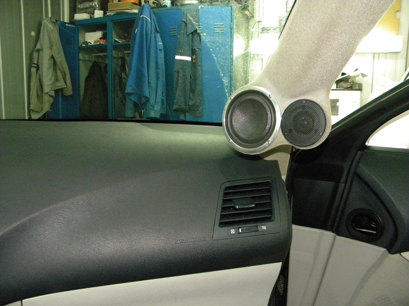 Пищалки на передних стойках аудиосистемы lexus ES 350 в магазине автозвука и аксессуаров kSize.ru
