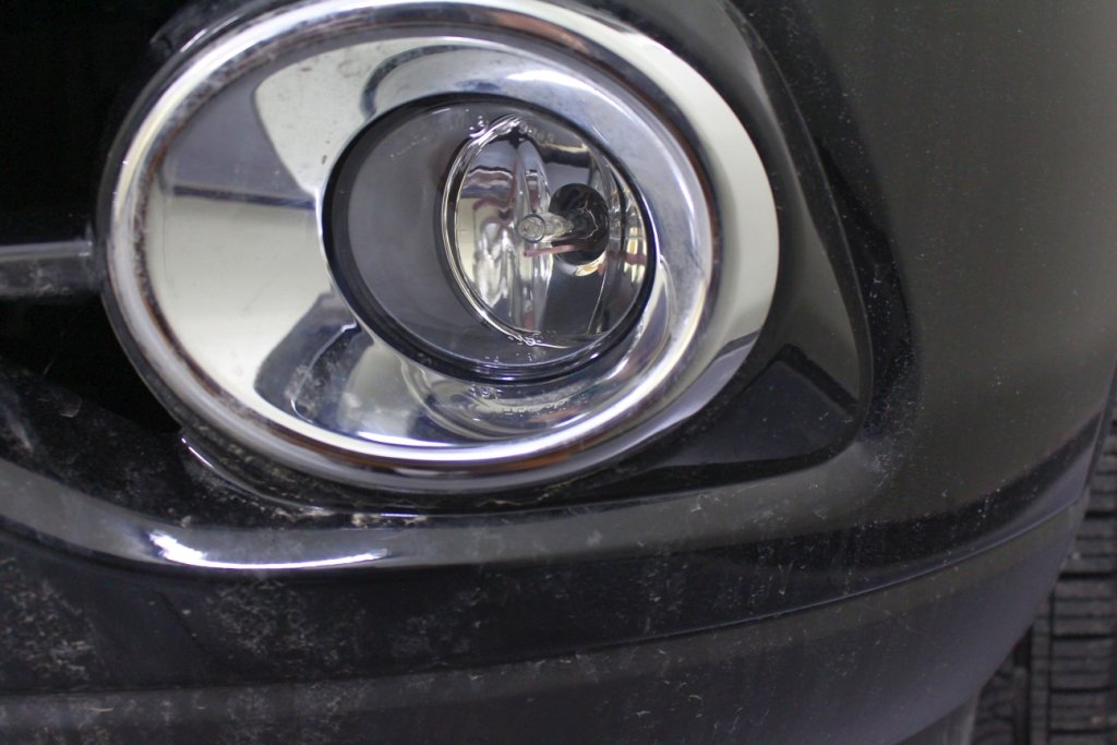 Установка газоразрядных ламп на Nissan Pathfinder R52 2013 в магазине автозвука и аксессуаров kSize.ru
