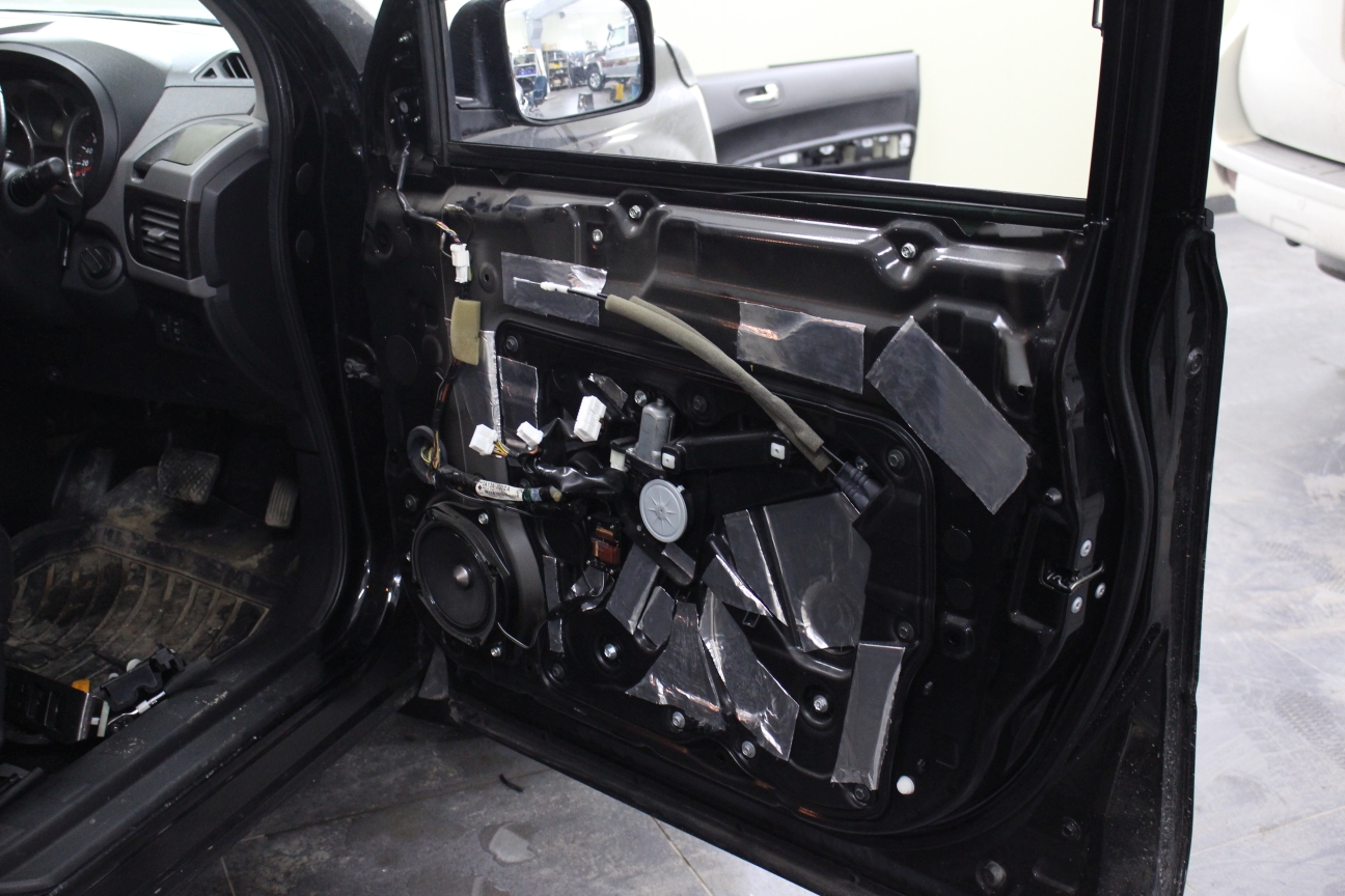 Как выглядит установка поворотника в зеркало Nissan X-Trail 2008 - kSize.ru