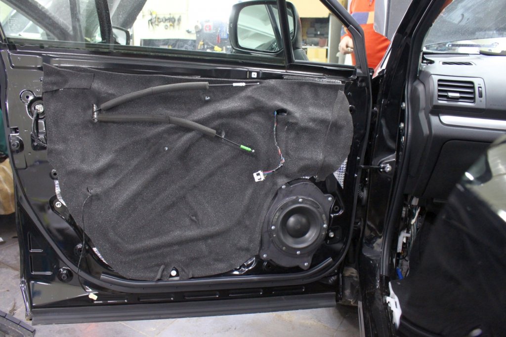 Шумоизоляция на Subaru Forester SJ в магазине автозвука и аксессуаров kSize.ru