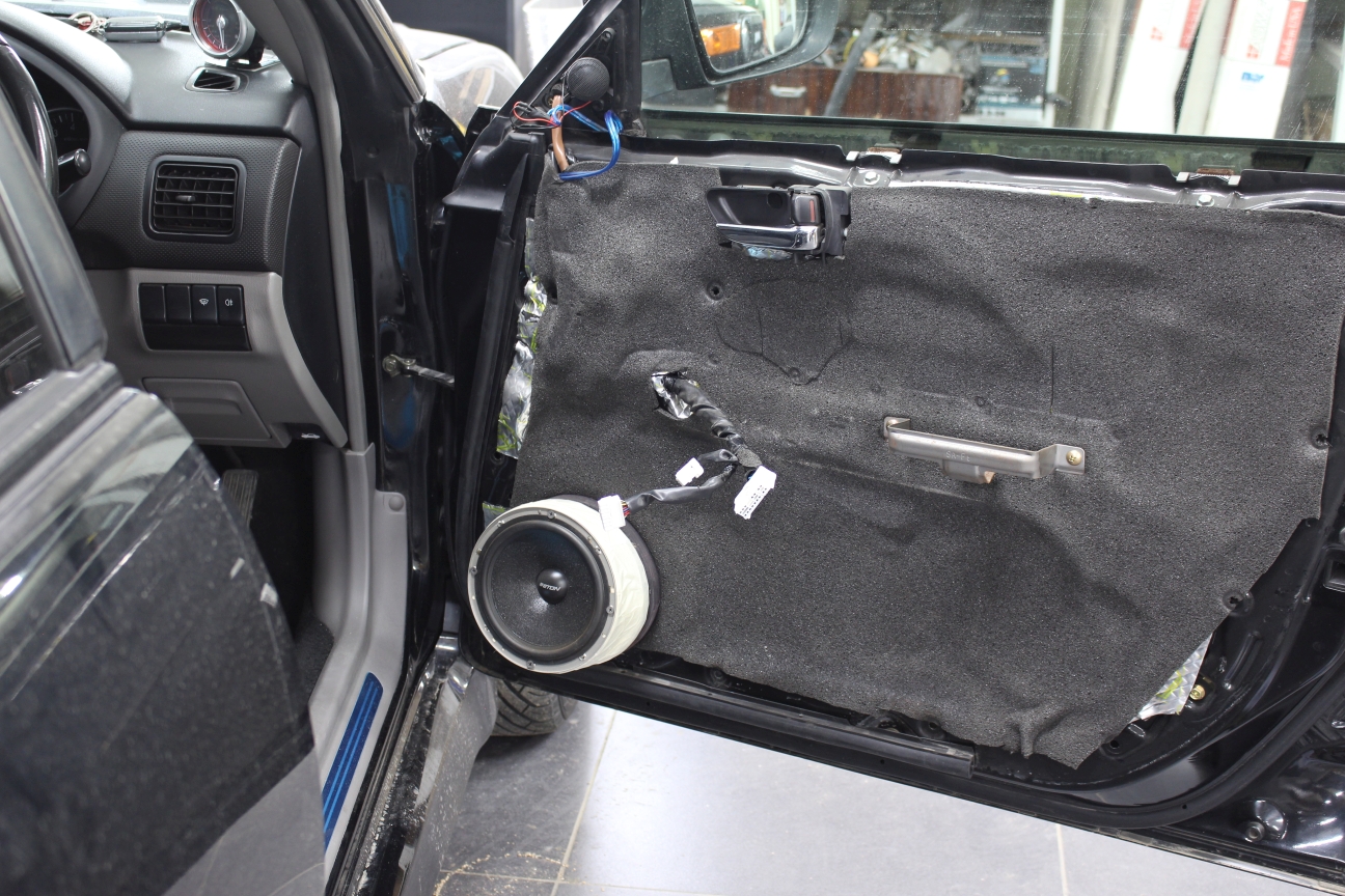 Шумоизоляция двери на Subaru Forester SG в магазине автозвука и аксессуаров kSize.ru