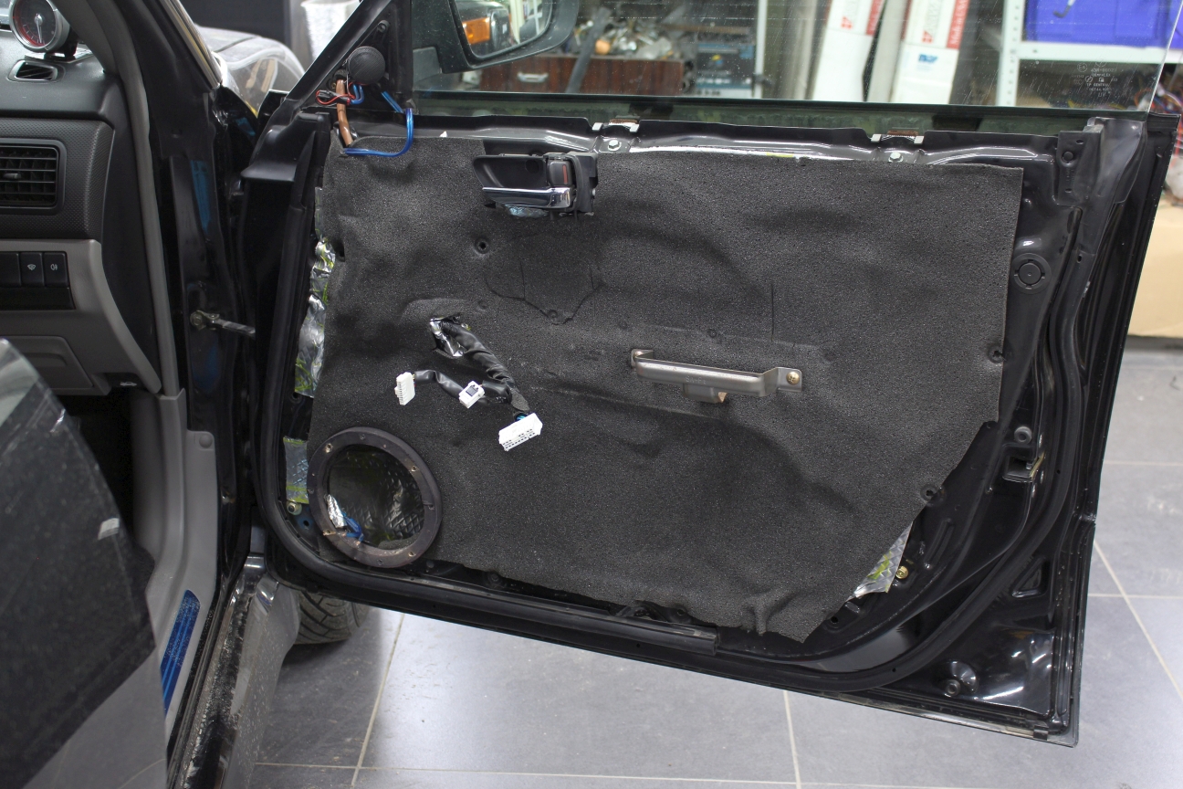 Шумоизоляция на Subaru Forester SG в магазине автозвука и аксессуаров kSize.ru