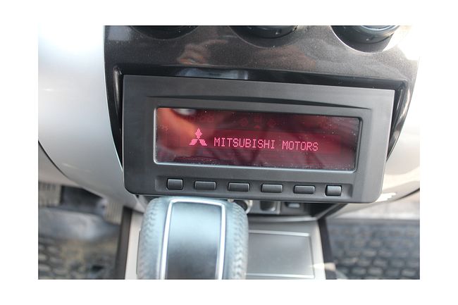 купить Переходная рамка для Mitsubishi Pajero Sport 2008 - для переноса бортового компьютера вниз 6